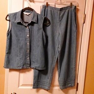 Casual Corner Annex.  Women's lightweight jean set.  EUC.